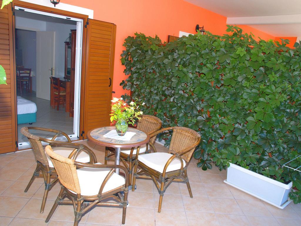 Nikas Villa Orange Apartments Parga Room photo